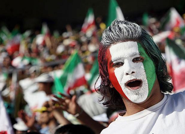 صد دلار بگیر، بگو آرزوی باخت تیم ملی رو داریم+فیلم