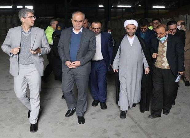 بازدید مسئولان قضایی از انبارهای گمرکات بندر انزلی 