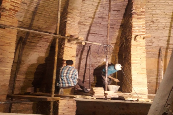 مرمت گنبد خانه بقعه امام زادگان هفده تن گلپایگان