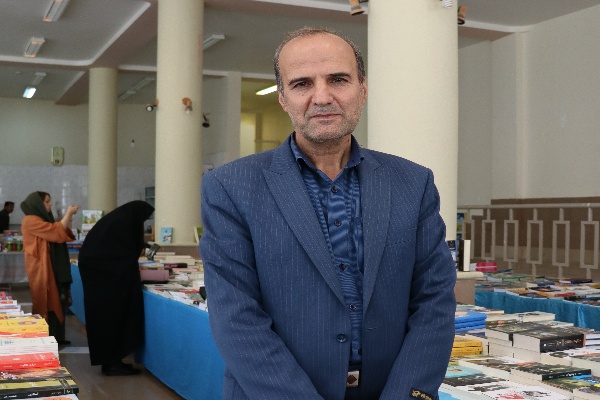 تجلیل از دانش آموزان برگزیده مسابقات قرآنی در گلپایگان
