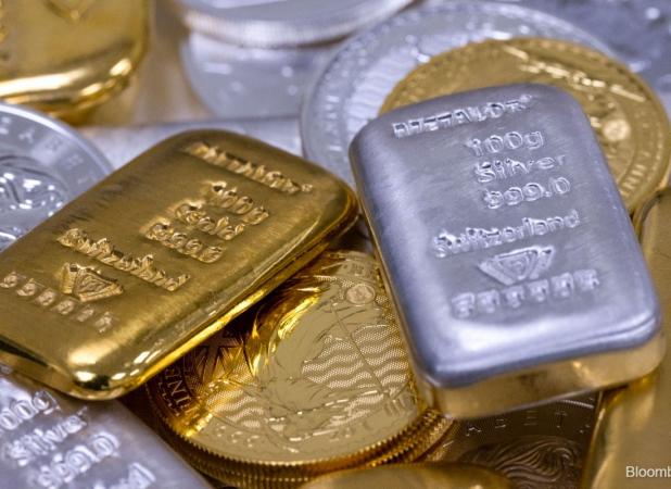 طلا صعودی شد، نقره رکورد تازه ثبت کرد
