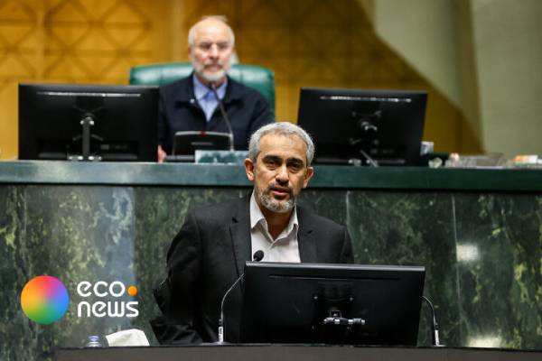 رویکرد ما تغییر ترکیب منابع نظام بانکی است