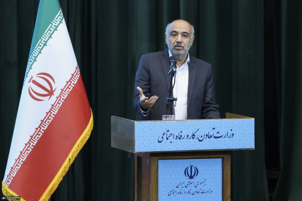 تعیین حداقل مزد کارگران موضوعی پیچیده است