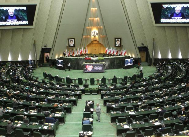 انتقاد ۵۰ نماینده مجلس نسبت به حذف ارز ترجیحی
