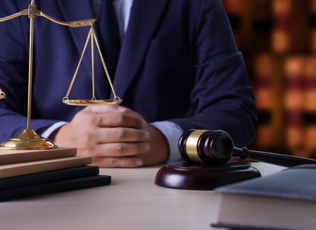 گسترش بازارکار وکلای تازه کار به سود یا زیان مردم؟