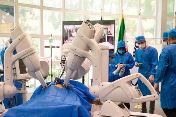 جراحان اندونزیایی برای استفاده از ربات آموزش دیده اند