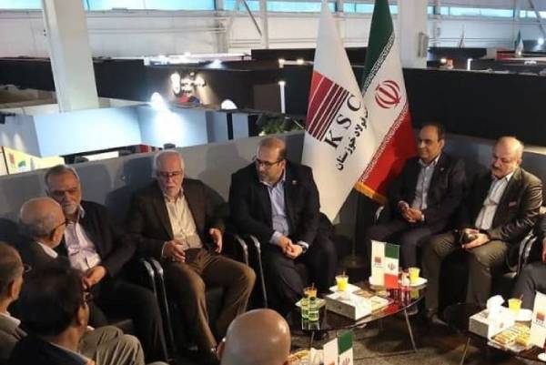 بازدید معاون اقتصادی سپاه از غرفه فولاد خوزستان