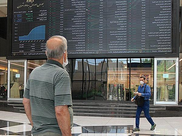 نماد ۱۲ شرکت بورسی و فرابورسی بسته شد
