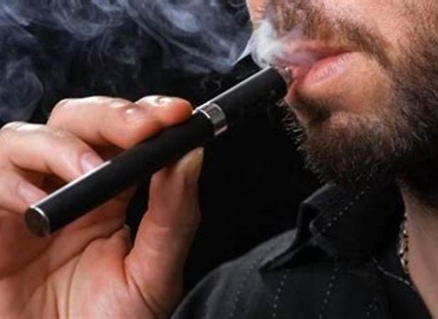 خطر پوسیدگی و خرابی دندان ها با سیگارهای الکترونیکی 