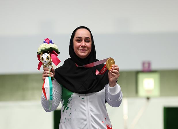 اشکهای ساره جوانمردی هنگام اهتزاز پرچم ایران+فیلم