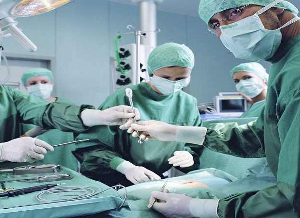 مقایسه عمل سرپایی کیست مویی با روشهای باز و بسته
