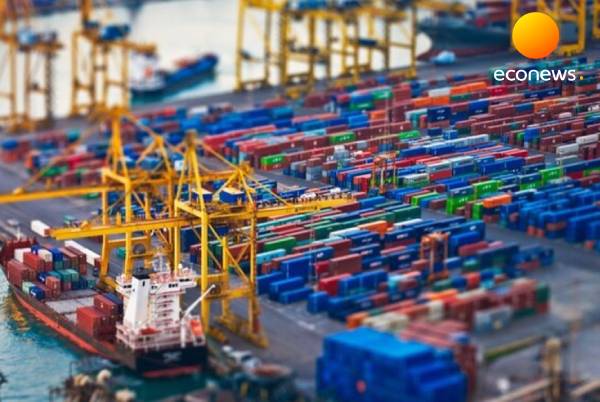 بیش از نصف مبادلات تجاری ایران با همسایگان