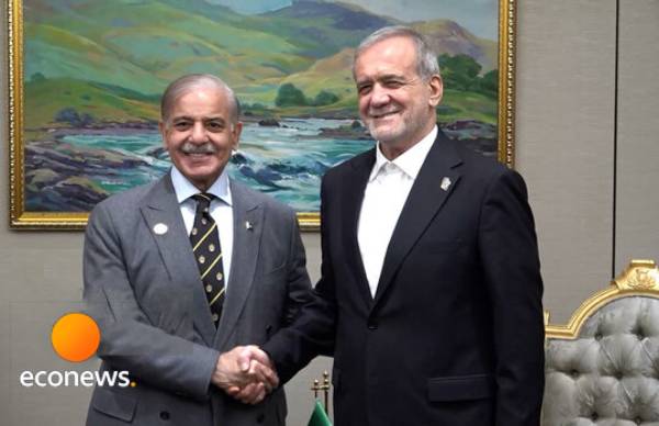 تاکید سران ایران و پاکستان بر تقویت همکاری‌ها