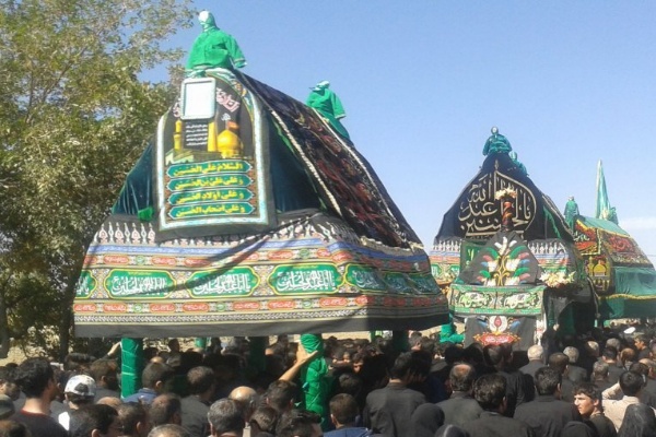 برگزاری آیین ۲۰۰ ساله نخل گردانی در شهر گوگد گلپایگان برگزاری آیین ۲۰۰ ساله نخل گردانی در شهر گوگد گلپایگان