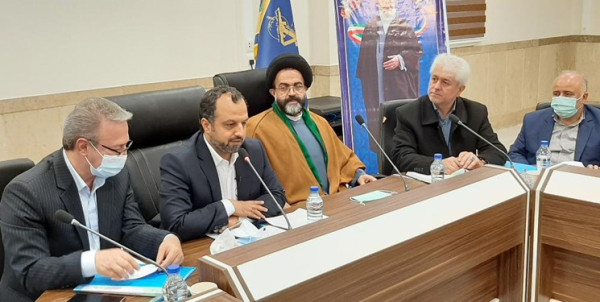 ما بند و زنجیر به پای فعالان اقتصادی نبستیم