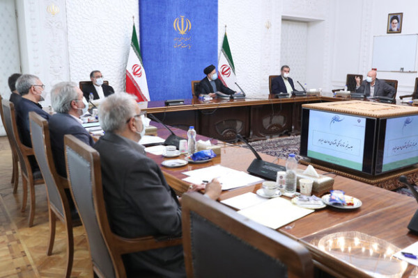 بانک مرکزی از فضاسازی کاذب در قیمت ارز جلوگیری کند