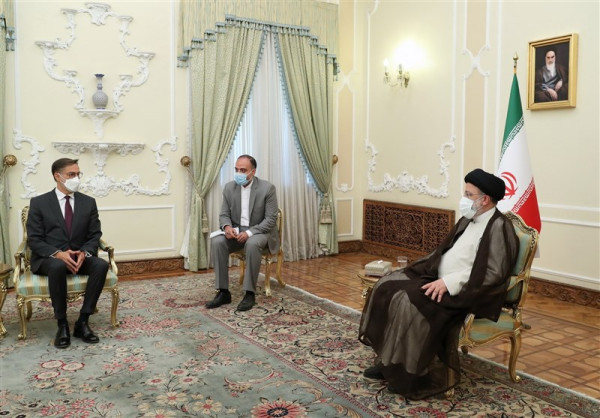 به رغم تحریم ها مسیر پیشرفت را با قدرت ادامه می دهیم