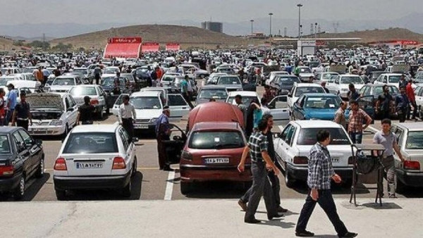 قیمت خودرو در بازار همچنان بالاتر از قیمت کارخانه