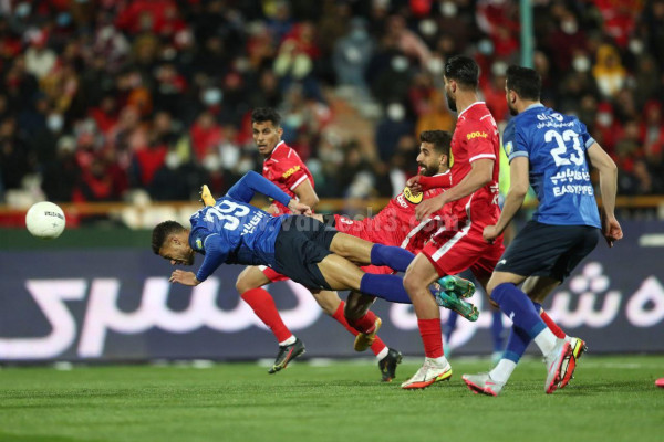نقش استقلال و پرسپولیس در معادلات سقوطیها