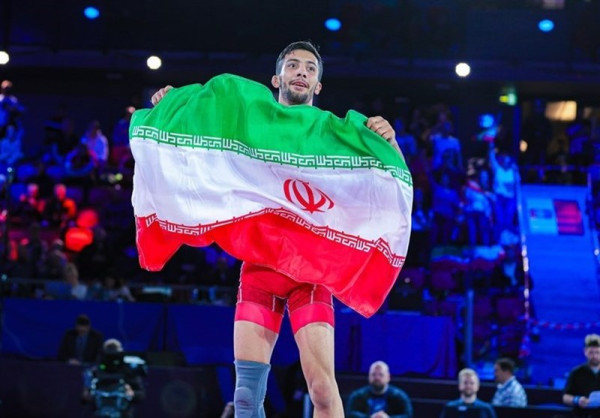 گرایی طلاییترین کشتیگیر سال 2021 ایران