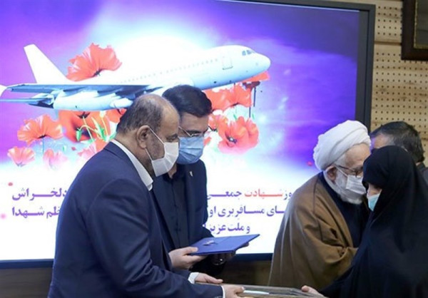 تجلیل وزیر راه ازخانواده شهدای هواپیمای اوکراینی