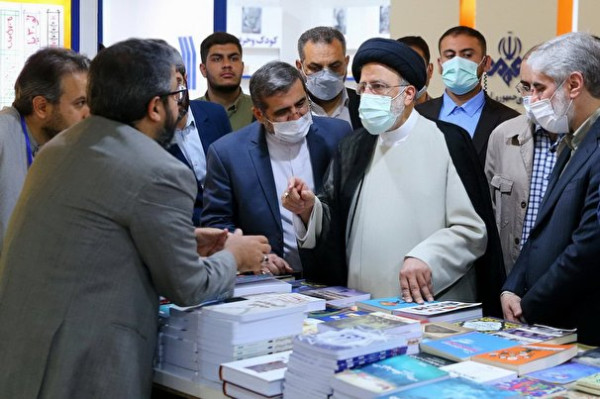 بازدید سرزده رئیس جمهور ازنمایشگاه کتاب تهران