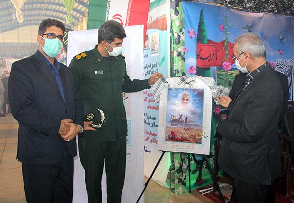 رونمایی از پوستر « چهلمین سالگرد دفاع مقدس » در خرم آباد رونمایی از پوستر « چهلمین سالگرد دفاع مقدس » در خرم آباد