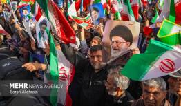 طلاب مدرسه علمیه الزهرا(س) ساری با رهبر انقلاب بیعت کردند