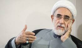 به هر کس بیشتر چاپلوسی کند مقام بهتری می‌دهند