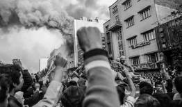 موجی که دیگر نمی‌شد جلویش را گرفت، حتی با ردیف ماشین‌های ارتشی