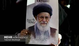 مرثیه خوانی مهدی رسولی در مشهد؛ دلتنگ لبخند آقای شهیدم