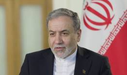 تأکید عراقچی بر جایگاه اثرگذار هنر در دیپلماسی فرهنگی