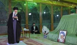 حضور رهبری در حرم امام (ره) در آستانه دهه فجر