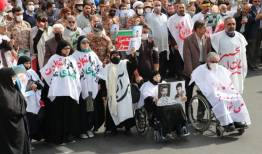 زنان شیرازی کفن‌پوش به خیابان آمدند