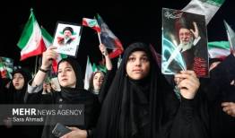 قیام مردم گنبد در سوگ رهبر شهید