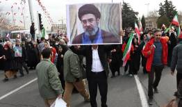 بیعت اعضای انجمن اسلامی دانش‌آموزان با رهبر معظم انقلاب اسلامی