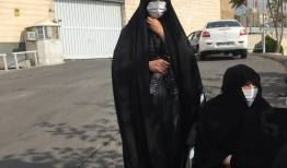 تصویری از همسر و فرزند هاشمی مقابل زندان اوین