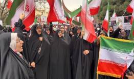 دانشگاهیان الزهرا (س) در حمایت از پرچم جمهوری اسلامی تجمع کردند
