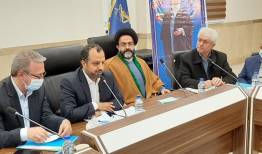 ما بند و زنجیر به پای فعالان اقتصادی نبستیم