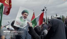 توزیع ۳۰۰۰ بسته افطاری در تجمع مردمی میدان انقلاب