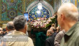 گل‌آرایی حرم مطهر رضوی به مناسبت میلاد پیامبر اکرم(ص) و امام صادق(ع)