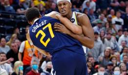 کشتی فرنگی در زمین بسکتبال لیگ NBA + عکس و فیلم