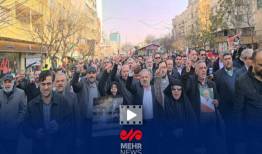 شعرخوانی حسین طاهری در اجتماع اتحاد ایرانیان در میدان انقلاب تهران