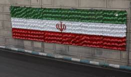 رونمایی از پرچم ۱۵ متری ایران مزین به ۶۰۰ پروانه یاد شهدا