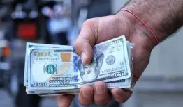 اسکناس‌های ۱۰۰ دلاری، بازار تهران را تهدید می‌کند
