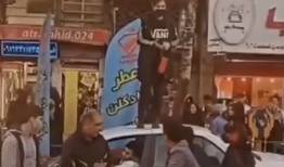 مرگ دختری که روی سقف خودروی پلیس رفت؟