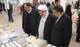 نماینده ولی‌فقیه در استان از نمایشگاه کتاب کرمان بازدید کرد