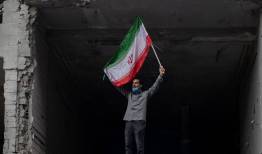پرچم، تنها سقف پابرجا بر ویرانه‌های غیرت