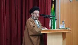 امام جمعه خرم‌آباد: حوزه و دانشگاه دو شعبه از یک مؤسسه علمی هستند