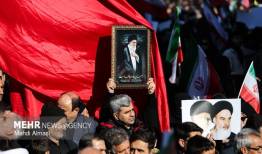 تجمع عزاداران رهبر شهید در میدان انقلاب زنجان 